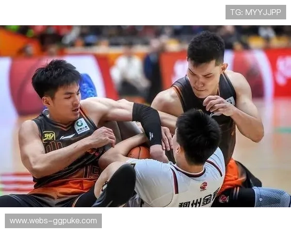 山东逆境中全员皆兵，四人得分上双演绎团队篮球